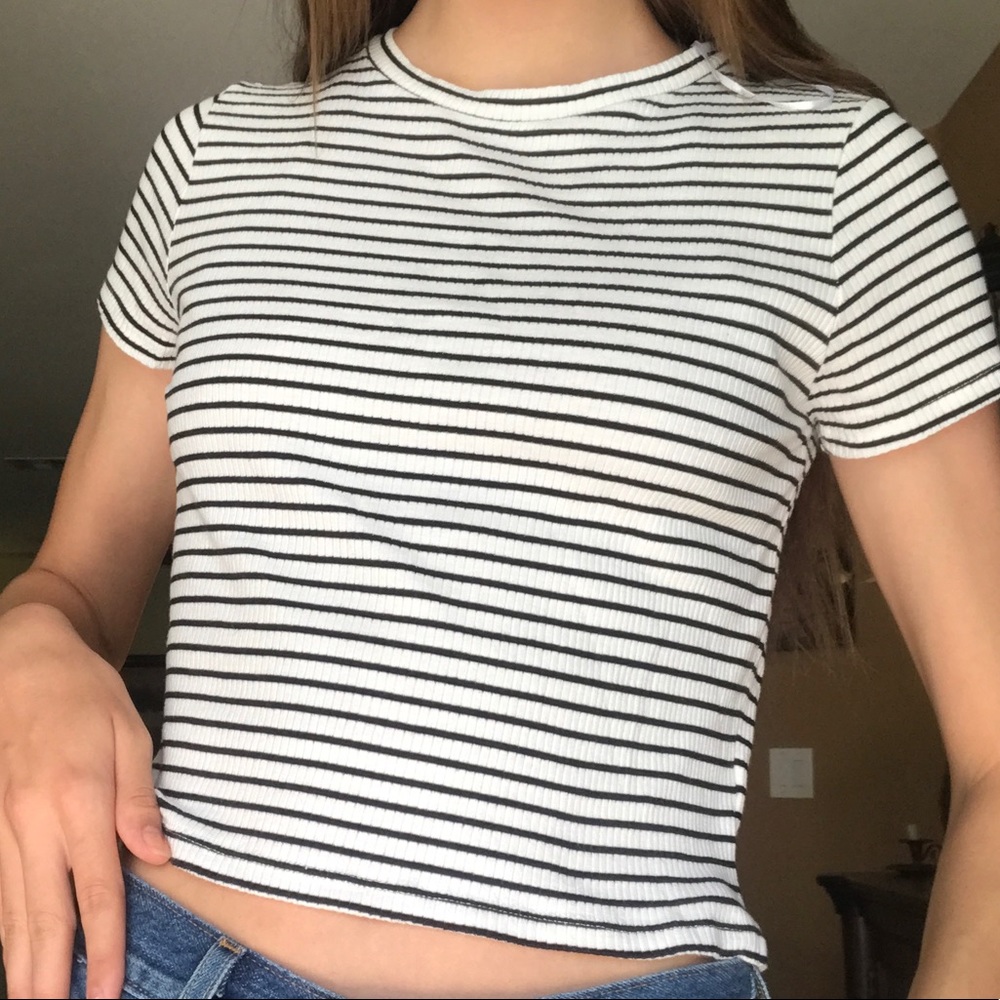 Black and White Striped Shirt💛